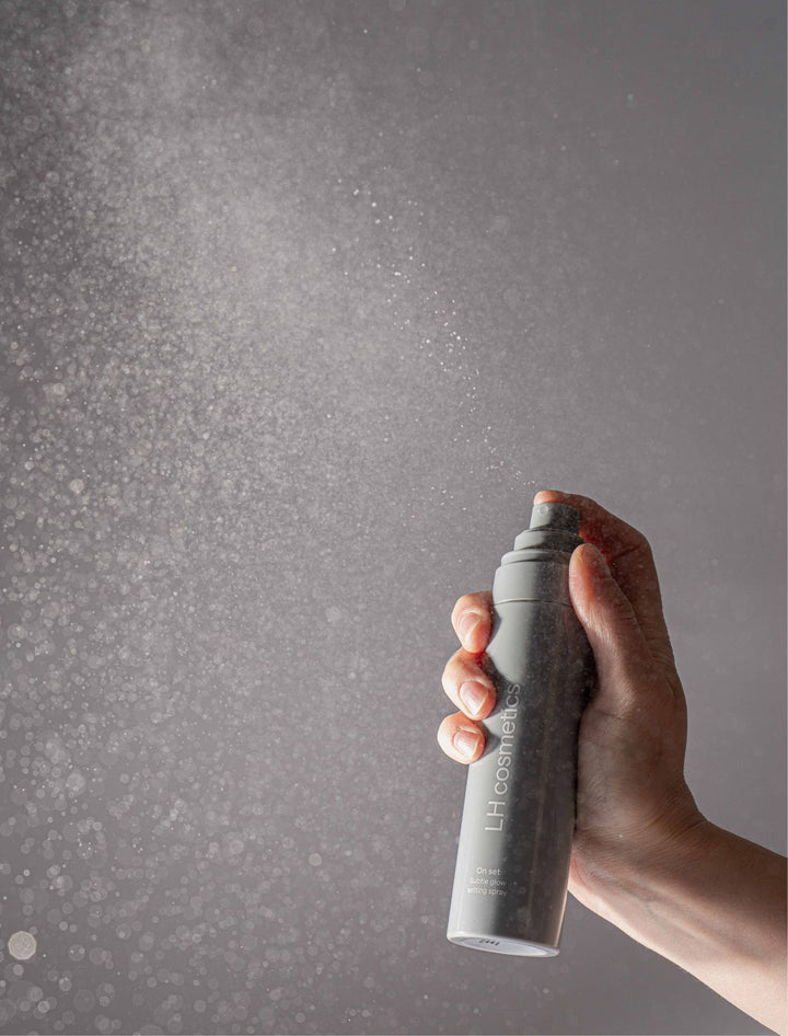 On set – Subtle glow setting spray