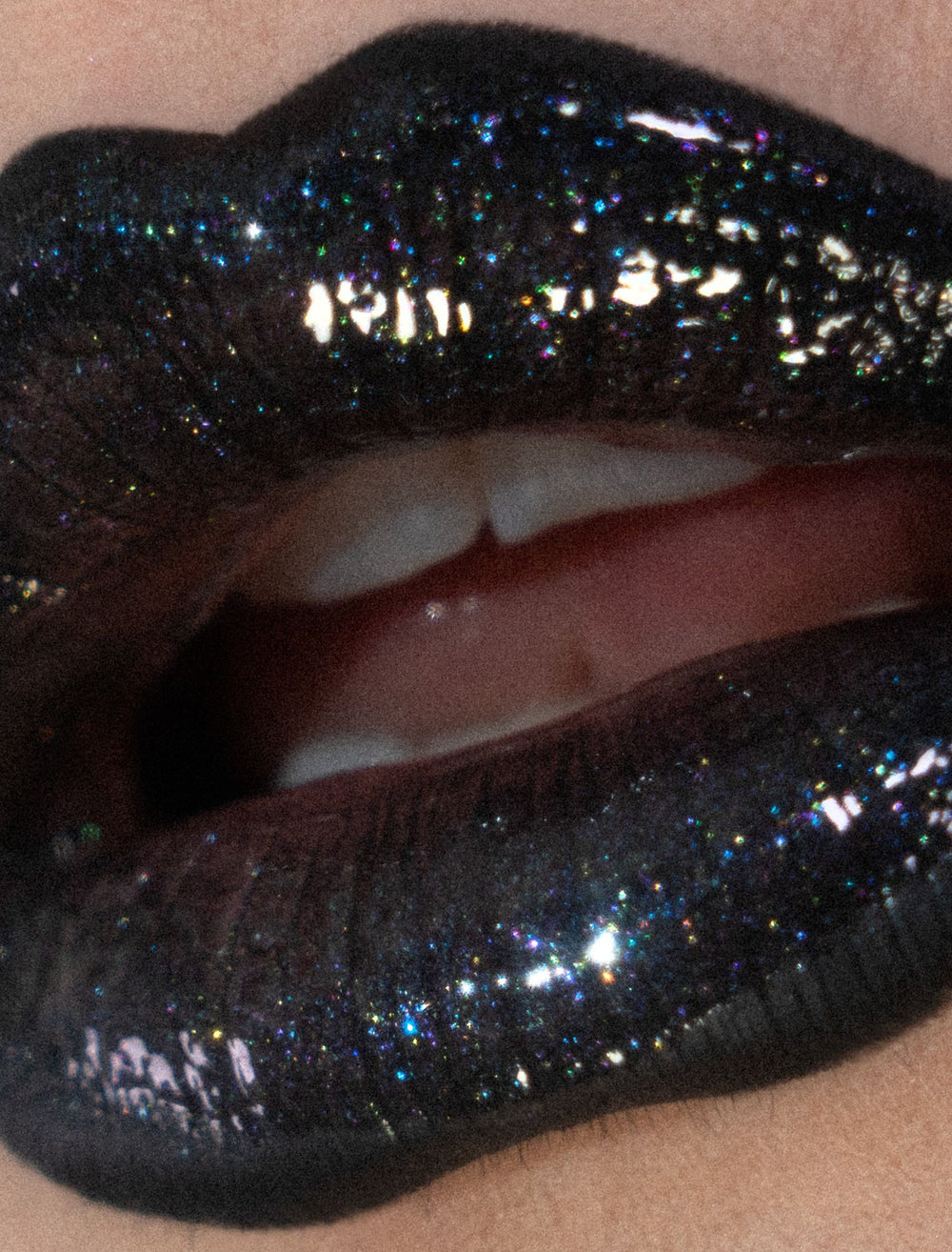 DIY metallic gloss kit on lips