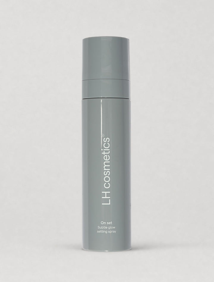 On set – Subtle glow setting spray
